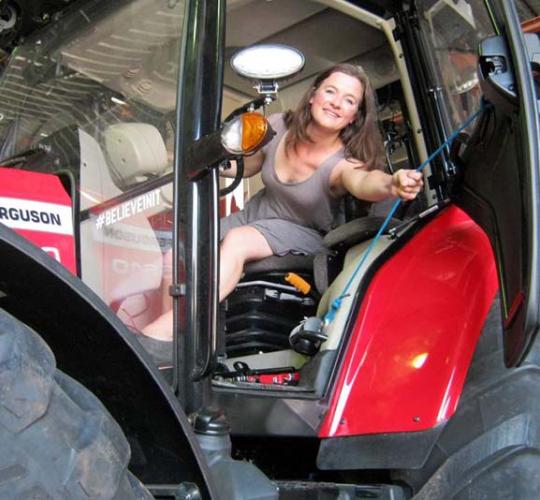 traktoros lány