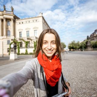 Go2uni boldog külföldön tanuló lány németország