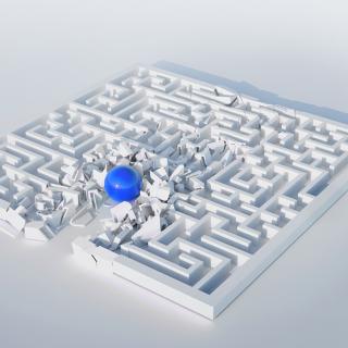 kék golyó egyenesen áttör a labirintuson